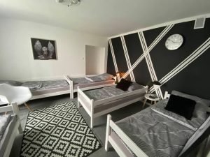 Noclegi pracownicze Pod 7- Apartament „Czarny” 5-6 osobowy